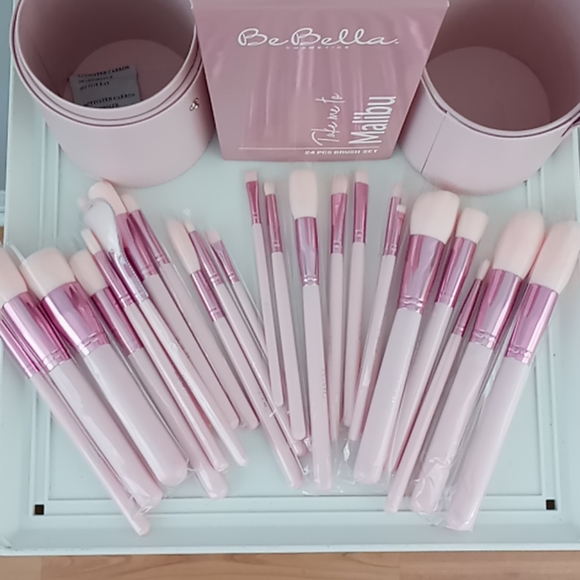 BeBella Take Me To Malibu 24 PCs Brush Set in a Case - Pastel Pink Brush Set - Picture 2 of 7